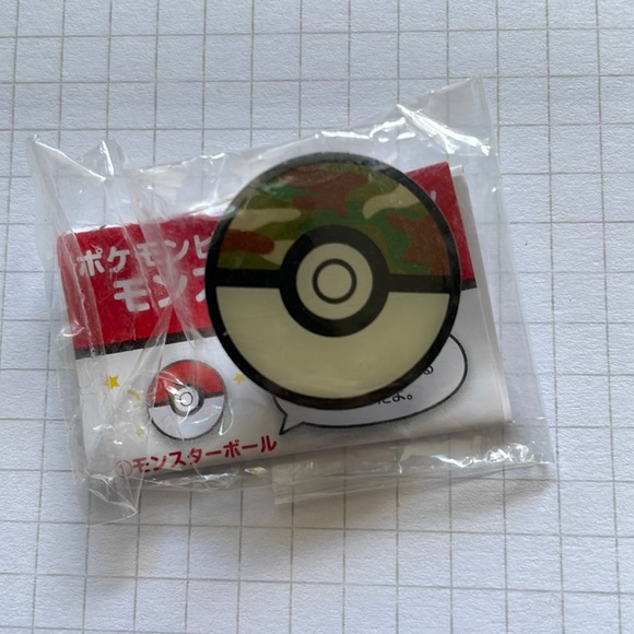 Nintendo Accessories - Pokemon Center Japan pin - Safari Ball